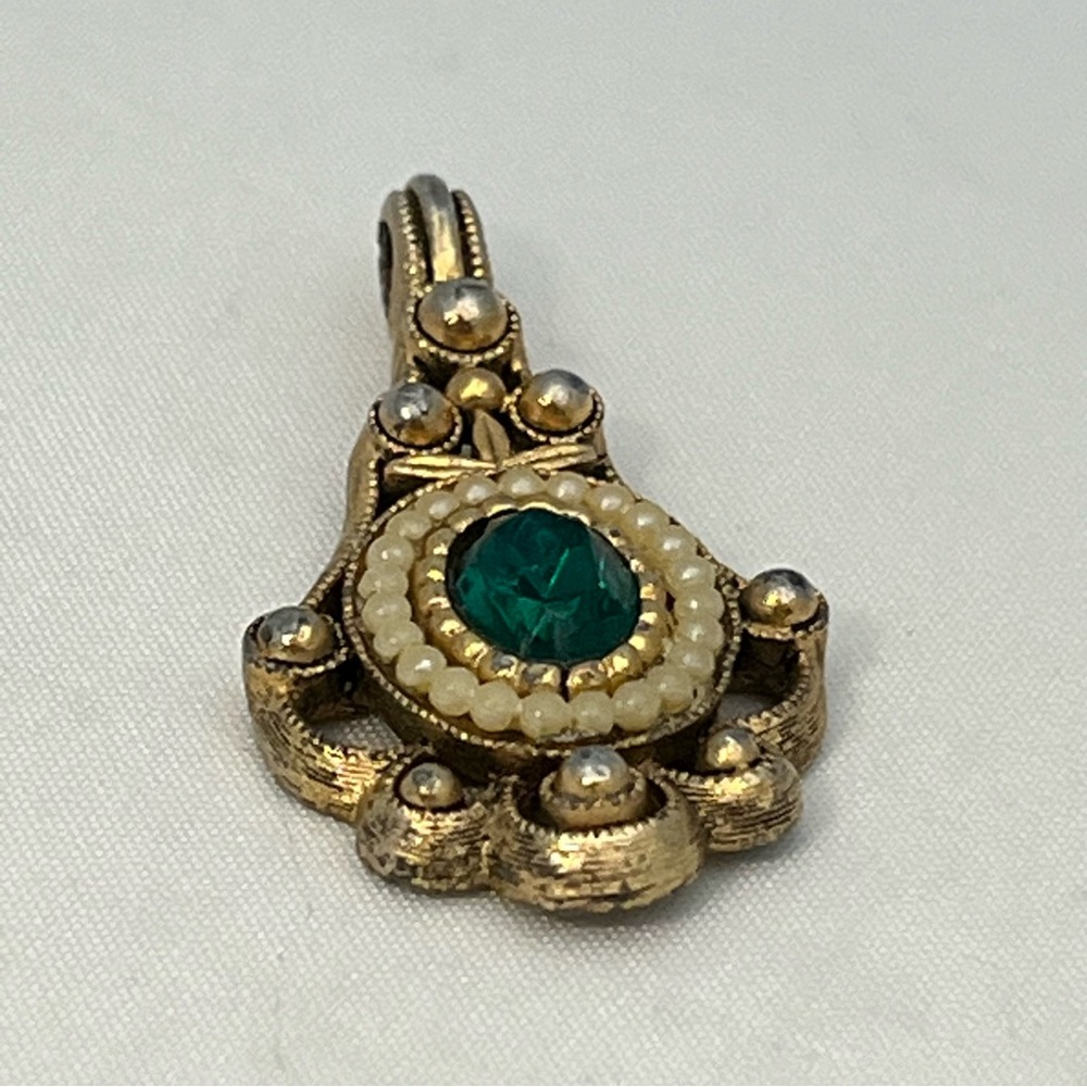 Vintage 1976 Avon Versailles Green Rhinestone Necklace Pendant - Picture 16 of 16